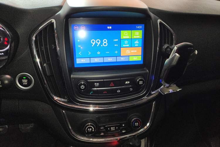 Used Baojun 560 2016 1.5T Manual Luxury Model Audio And AC Panel