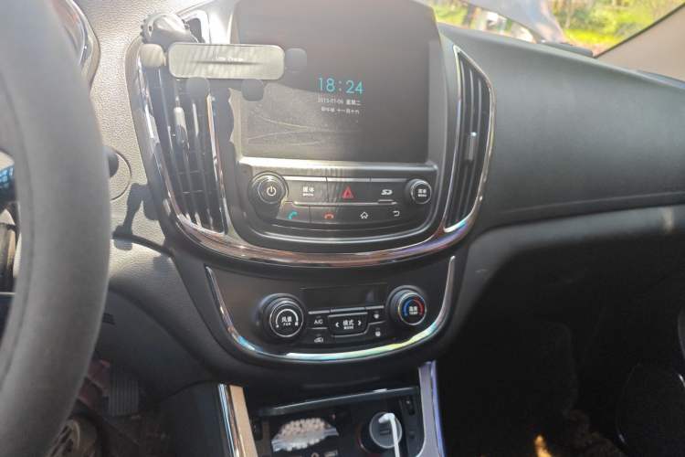 Used Baojun 560 2016 1.5T Manual Elite Edition Audio And AC Panel