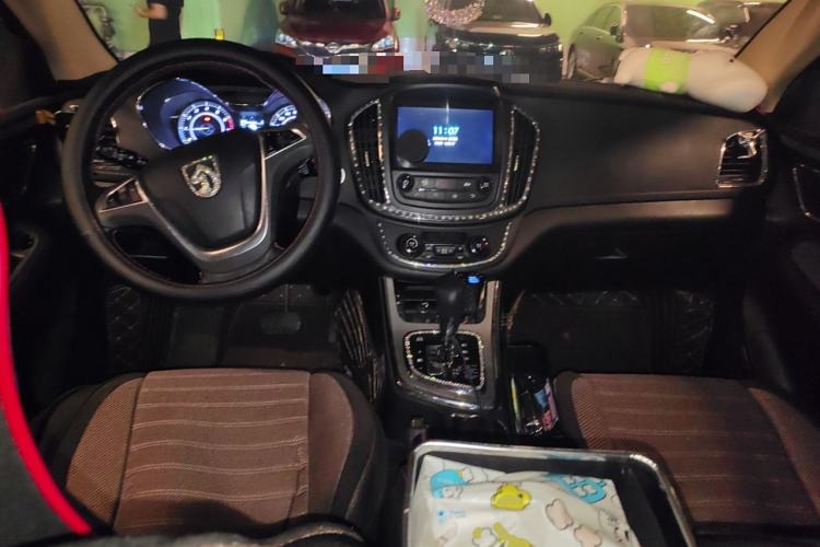 Used Baojun 560 2016 1.8L iAMT Luxury Model Center Console