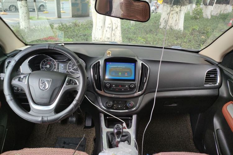 Used Baojun 560 2016 1.8L Manual Elite Edition Center Console