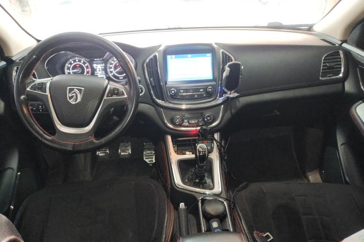 Used Baojun 560 2016 1.5T Manual Luxury Model Center Console