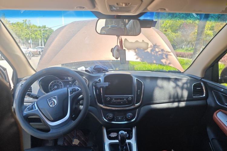 Used Baojun 560 2016 1.5T Manual Elite Edition Center Console