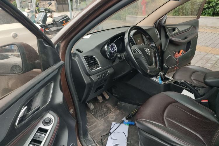 Used Baojun 560 2016 1.5T Manual Luxury Model Driver Seat