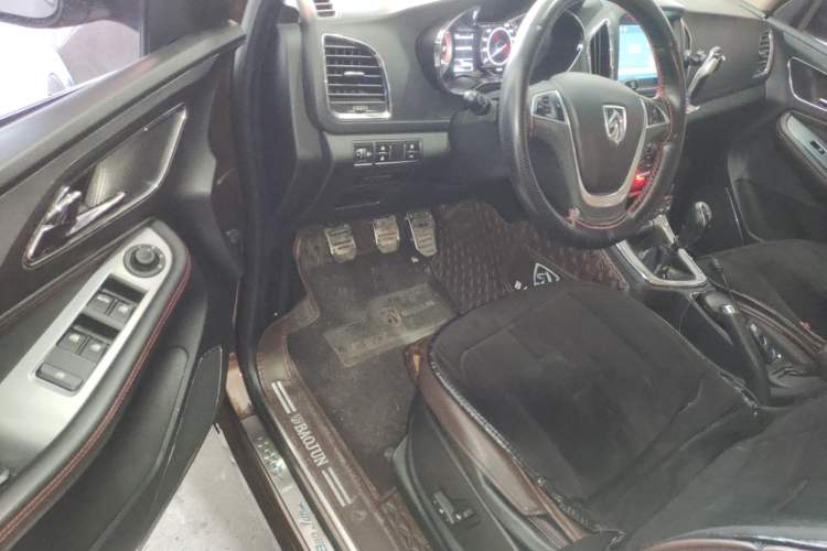 Used Baojun 560 2016 1.5T Manual Luxury Model Driver Seat