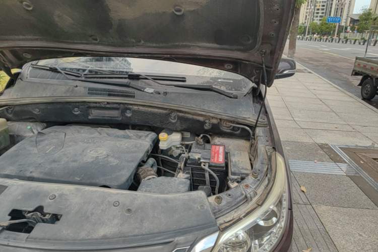 Used Baojun 560 2016 1.8L Manual Luxury Edition Engine Bay Left