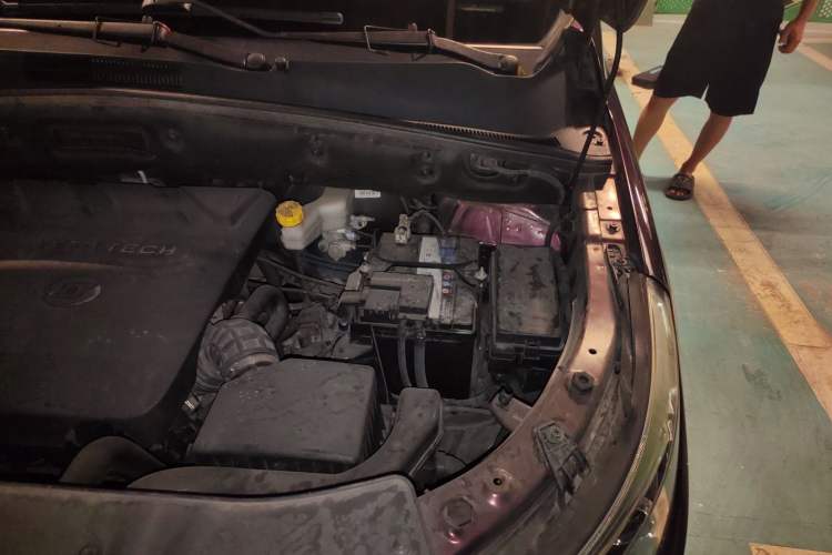Used Baojun 560 2016 1.8L iAMT Luxury Model Engine Bay Left