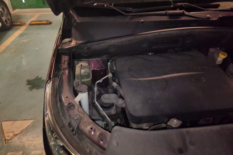 Used Baojun 560 2016 1.8L iAMT Luxury Model Engine Bay Right