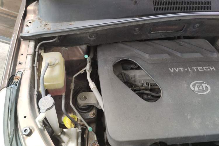 Used Baojun 560 2016 1.8L Manual Elite Edition Engine Bay Right