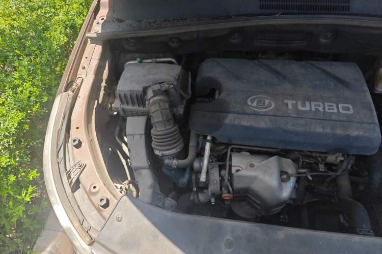 Used Baojun 560 2016 1.5T Manual Elite Edition Engine Bay Right