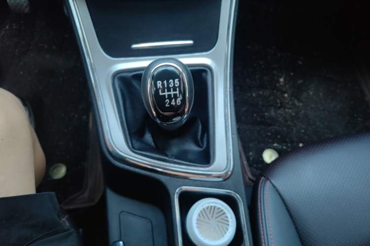 Used Baojun 560 2016 1.8L Manual Luxury Edition Gear Lever