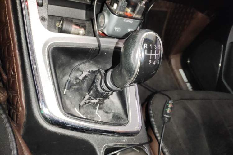 Used Baojun 560 2016 1.5T Manual Luxury Model Gear Lever