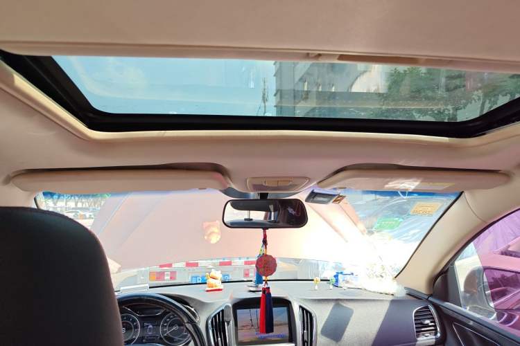 Used Baojun 560 2016 1.8L iAMT Luxury Model Headliner