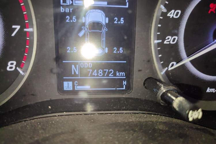 Used Baojun 560 2016 1.8L iAMT Luxury Model Odometer Close Up