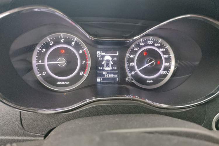 Used Baojun 560 2016 1.5T Manual Luxury Model Odometer Close Up