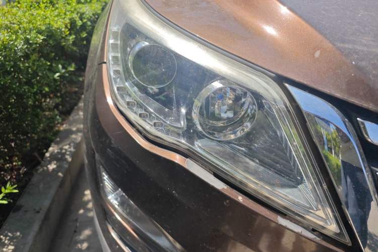 Used Baojun 560 2016 1.5T Manual Elite Edition Right Front Headlight