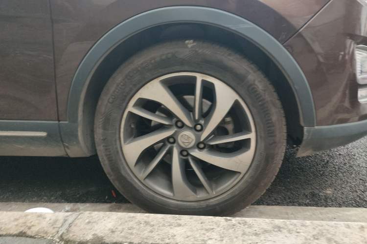 Used Baojun 560 2016 1.5T Manual Luxury Model Right Front Wheel Hub