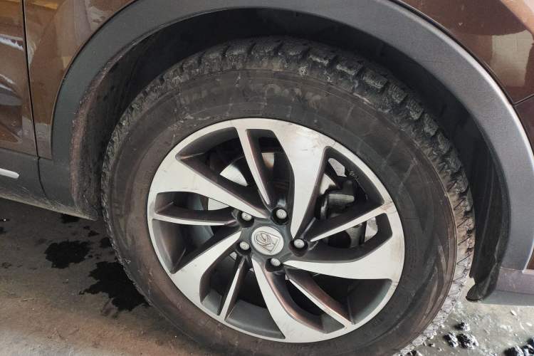 Used Baojun 560 2016 1.5T Manual Luxury Model Right Front Wheel Hub