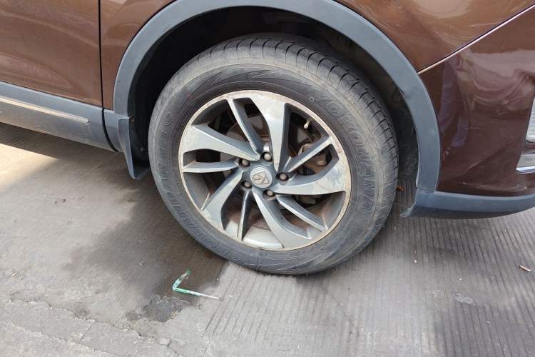 Used Baojun 560 2016 1.8L iAMT Luxury Model Right Front Wheel Hub
