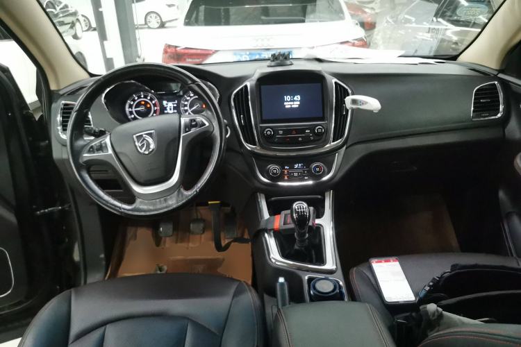 Used Baojun 560 2016 1.8L Manual Luxury Edition Center Console