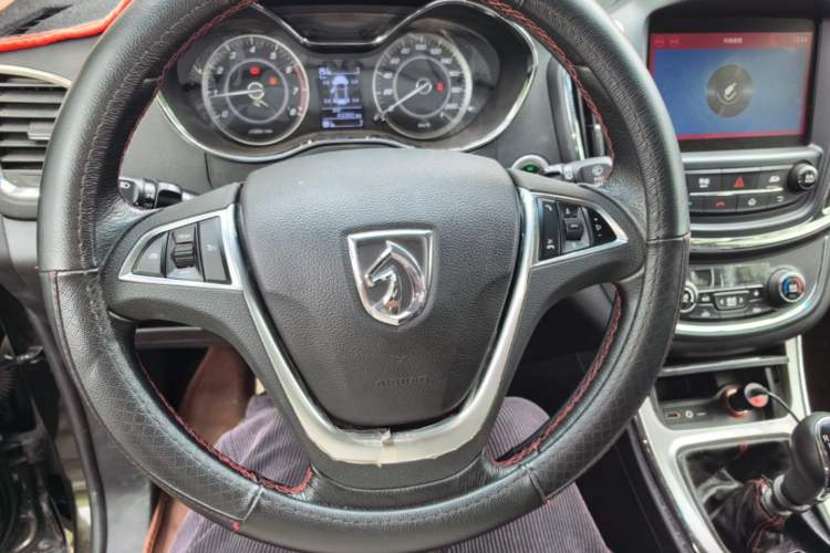 Used Baojun 560 2016 1.8L Manual Luxury Edition Center Console