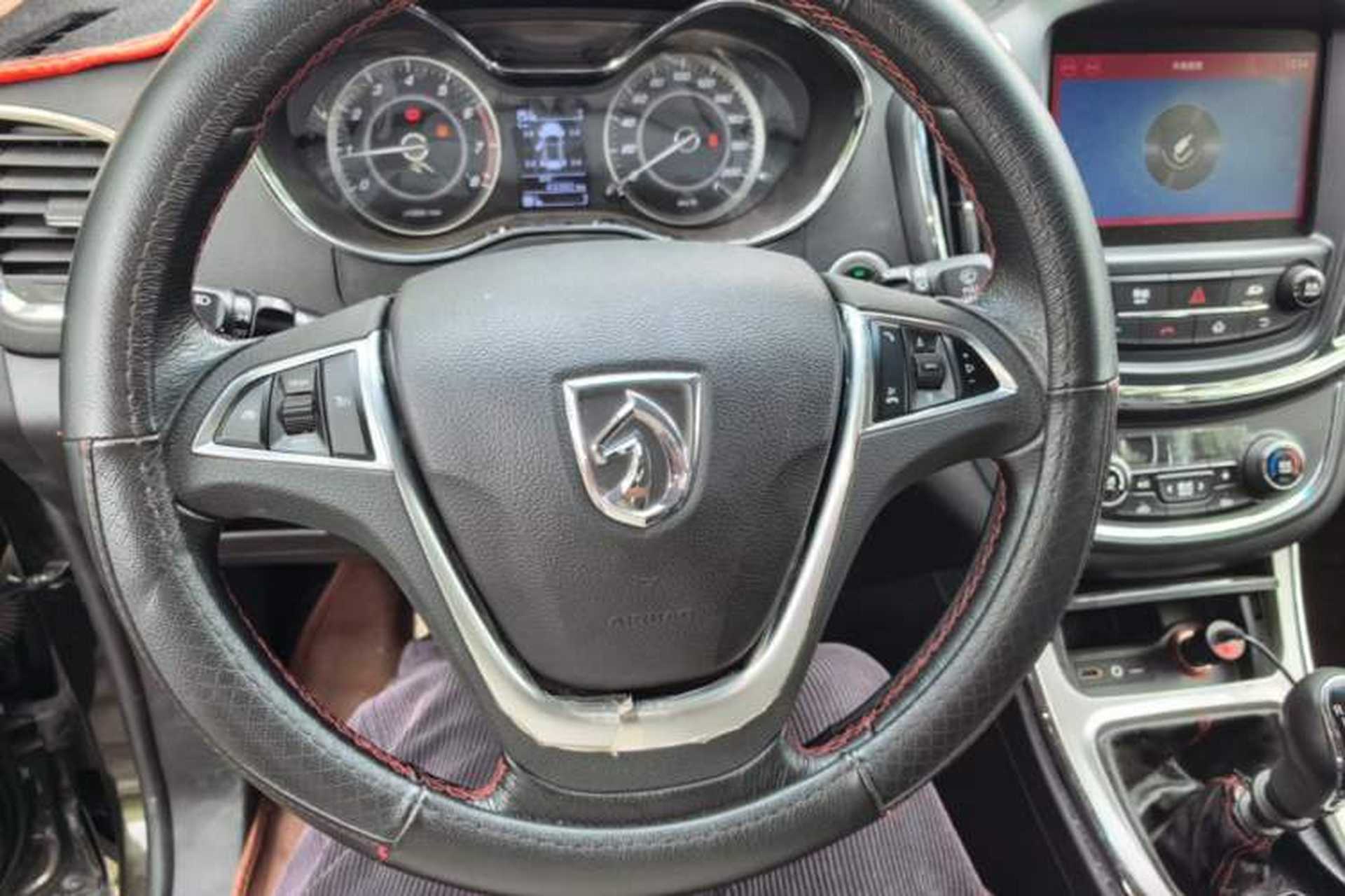 Used Baojun 560 2016 1.8L Manual Luxury Edition Center Console