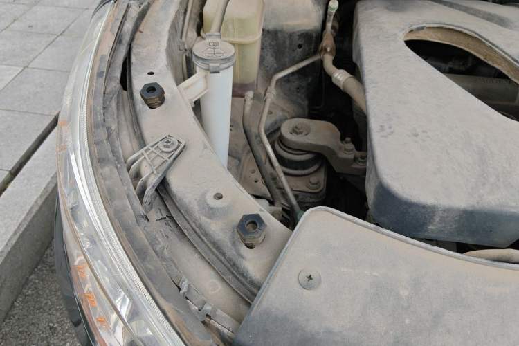 Used Baojun 560 2016 1.8L iAMT Luxury Model Engine Bay Right