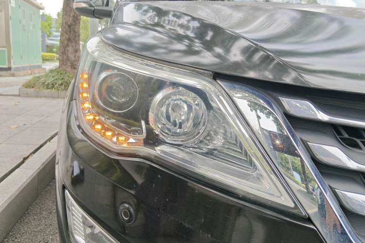 Used Baojun 560 2016 1.8L iAMT Luxury Model Right Front Headlight