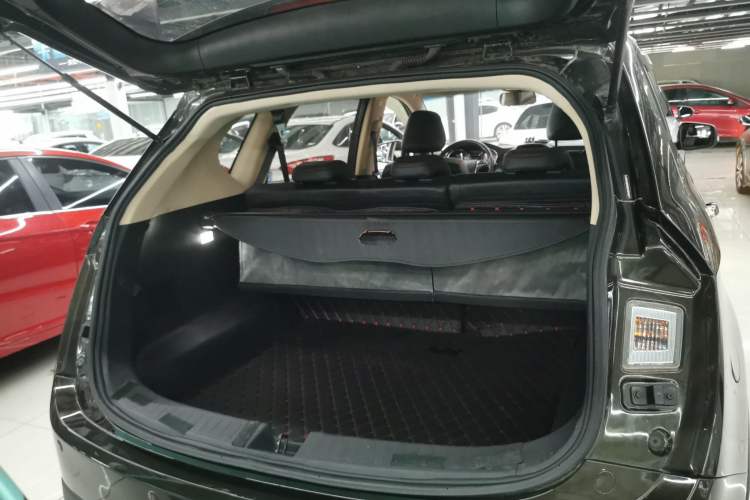 Used Baojun 560 2016 1.8L Manual Luxury Edition Trunk