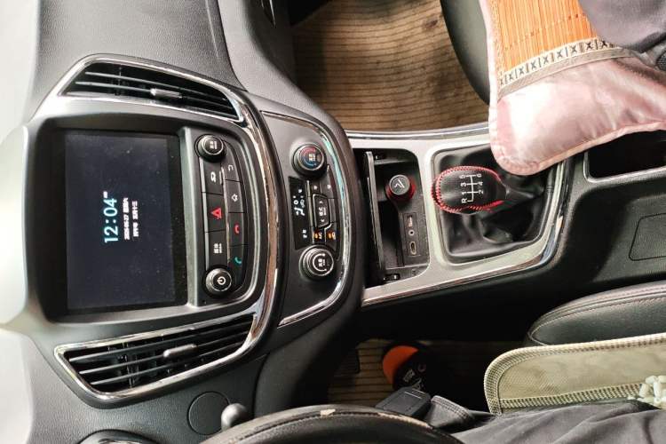 Used Baojun 560 2016 1.5T Manual Elite Edition Audio And AC Panel