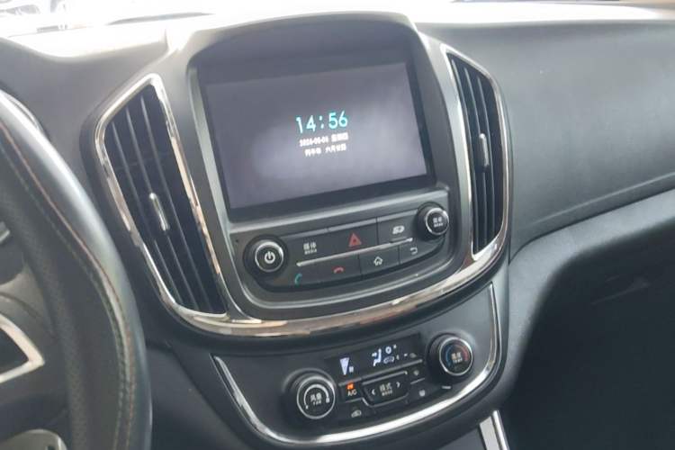 Used Baojun 560 2016 1.8L iAMT Elite Edition Audio And AC Panel