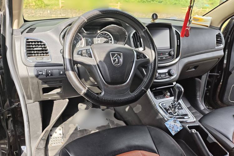 Used Baojun 560 2016 1.8L iAMT Elite Edition Center Console