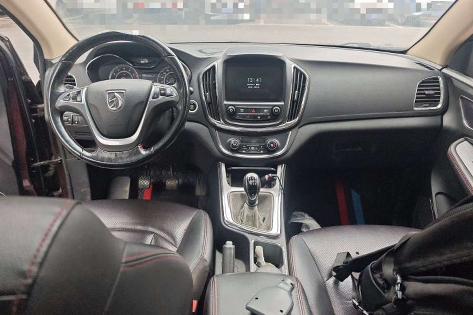 Used Baojun 560 2016 1.8L Manual Luxury Edition Center Console