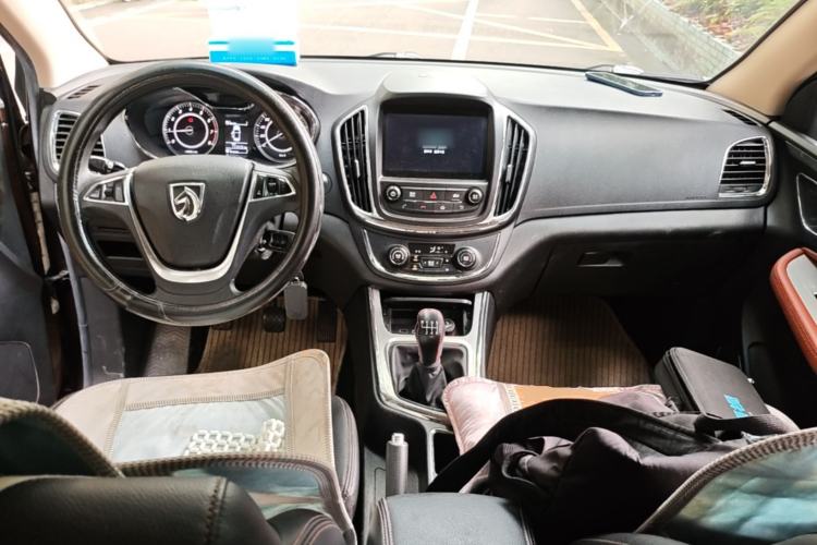 Used Baojun 560 2016 1.5T Manual Elite Edition Center Console