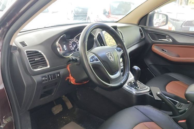 Used Baojun 560 2016 1.8L iAMT Elite Edition Center Console