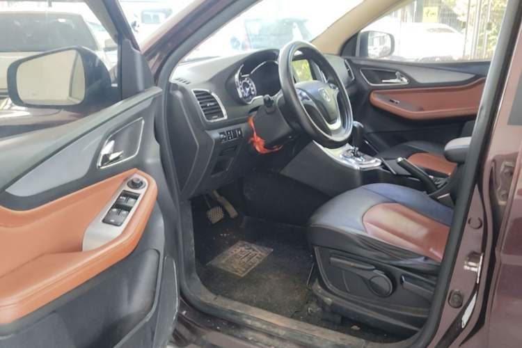 Used Baojun 560 2016 1.8L iAMT Elite Edition Driver Seat