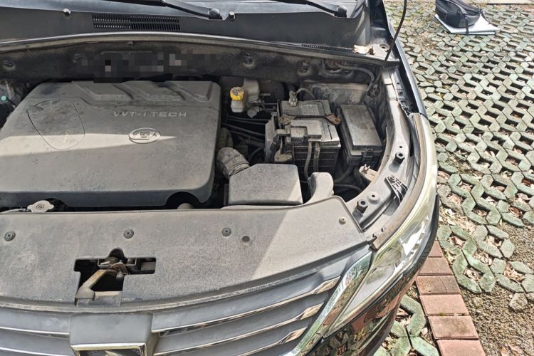Used Baojun 560 2016 1.8L iAMT Elite Edition Engine Bay Left