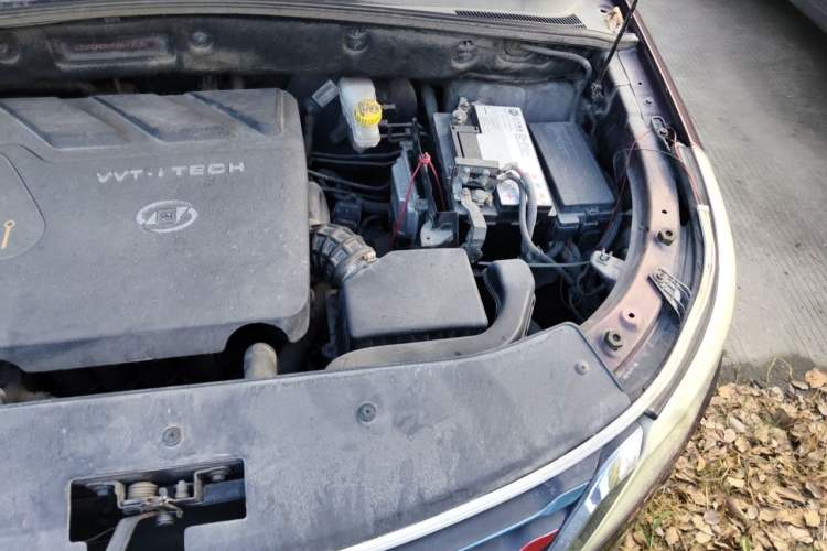 Used Baojun 560 2016 1.8L iAMT Elite Edition Engine Bay Left