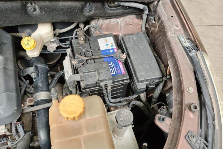 Used Baojun 560 2016 1.5T Manual Elite Edition Engine Bay Left