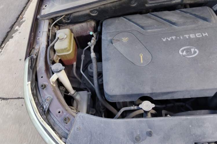 Used Baojun 560 2016 1.8L iAMT Elite Edition Engine Bay Right