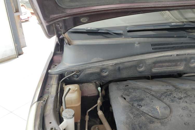 Used Baojun 560 2016 1.8L iAMT Elite Edition Engine Bay Right