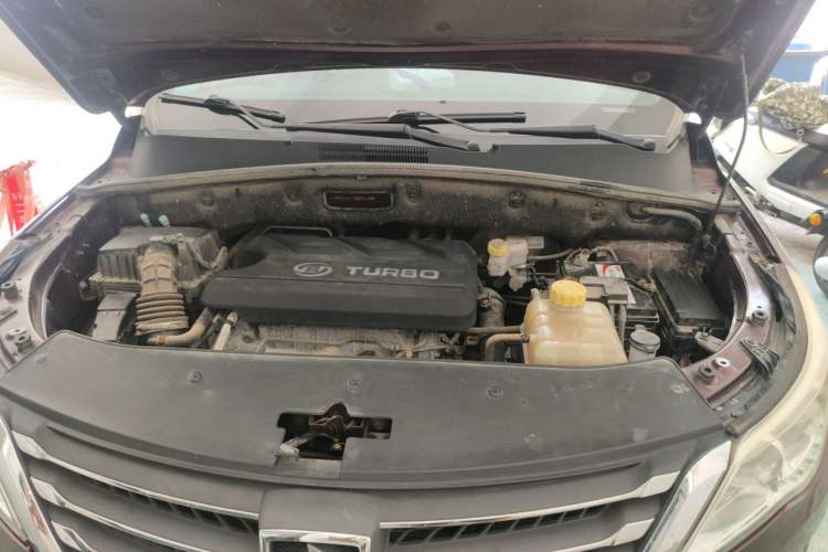 Used Baojun 560 2016 1.5T Manual Elite Edition Engine Bay
