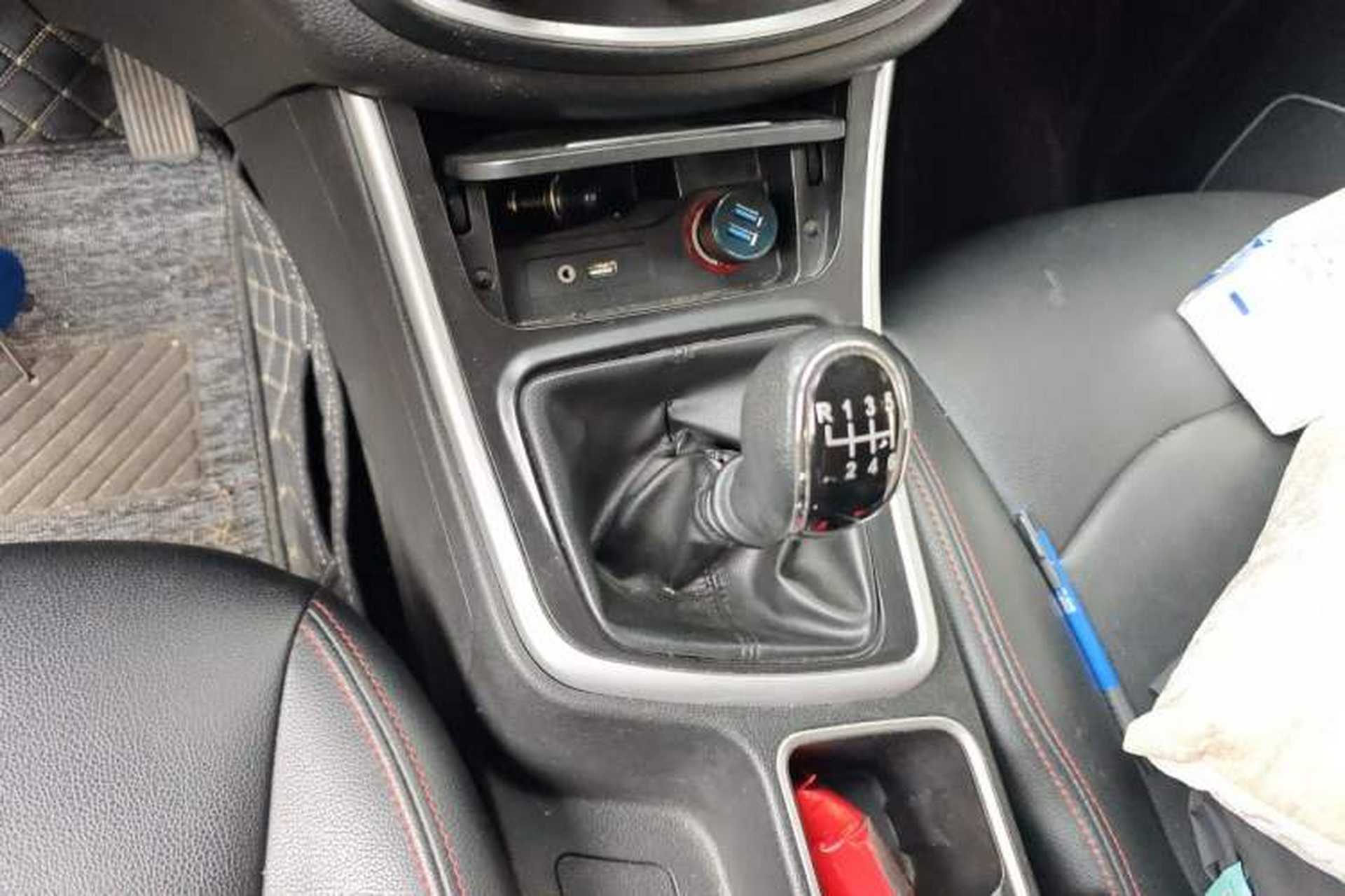 Used Baojun 560 2016 1.8L Manual Comfort Edition Gear Lever