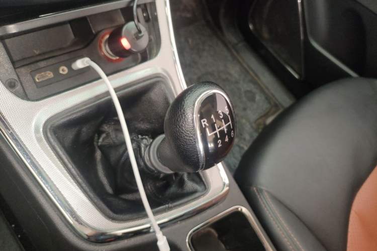 Used Baojun 560 2016 1.5T Manual Elite Edition Gear Lever