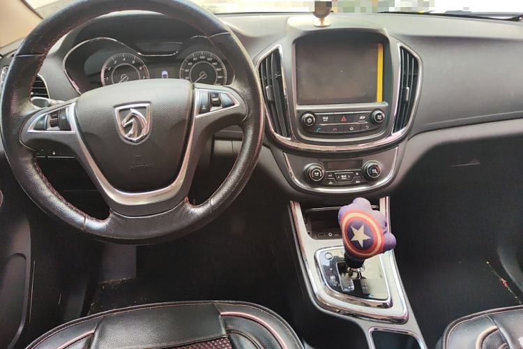 Used Baojun 560 2016 1.8L iAMT Luxury Model Interior 2