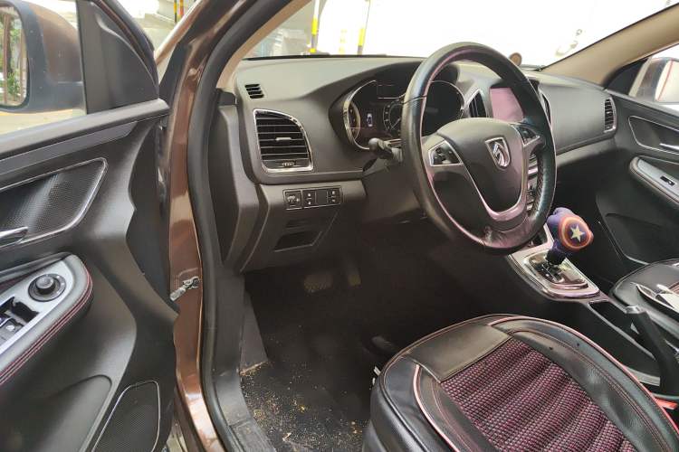 Used Baojun 560 2016 1.8L iAMT Luxury Model Interior 3