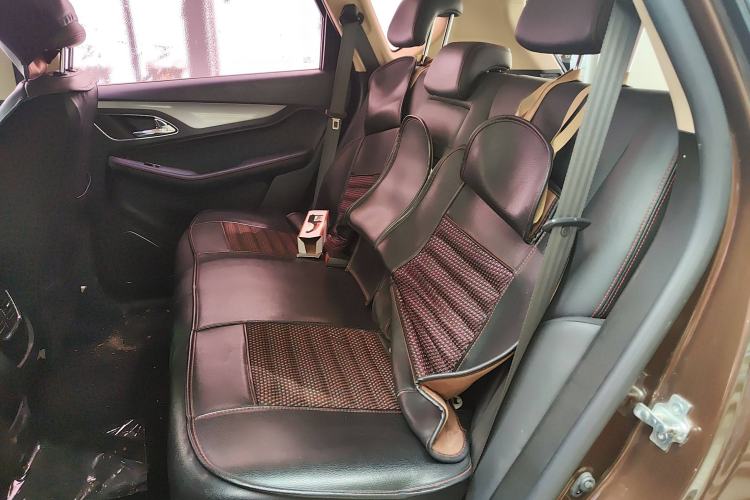 Used Baojun 560 2016 1.8L iAMT Luxury Model Interior 4