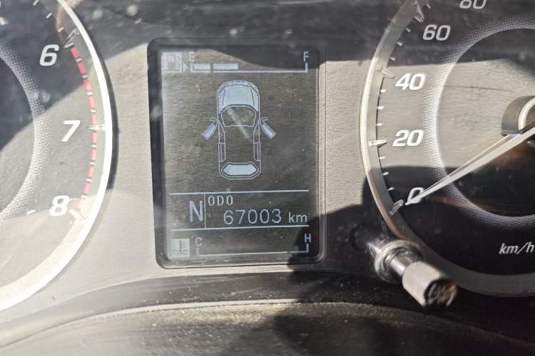 Used Baojun 560 2016 1.8L iAMT Elite Edition Odometer Close Up