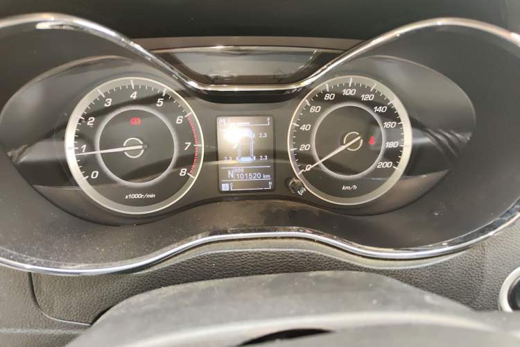 Used Baojun 560 2016 1.8L iAMT Luxury Model Odometer Close Up