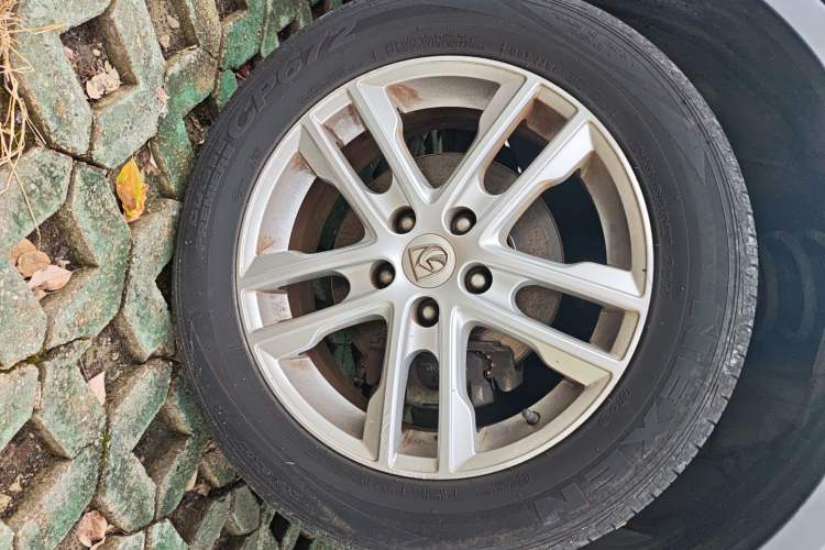 Used Baojun 560 2016 1.8L iAMT Elite Edition Right Front Wheel Hub