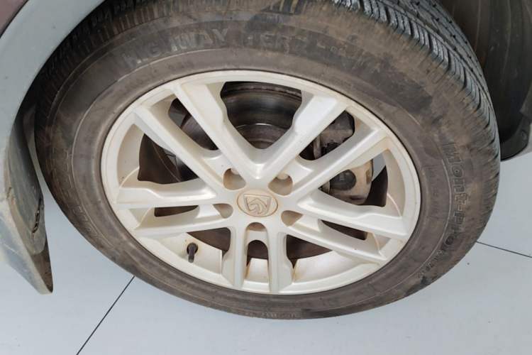 Used Baojun 560 2016 1.8L iAMT Elite Edition Right Front Wheel Hub